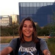 Profesora con titulación universitaria en Inglés y Español. Actriz con formación en teatro y cine.